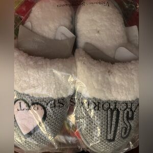 New Victoria’s Secret slippers Size medium 7/8